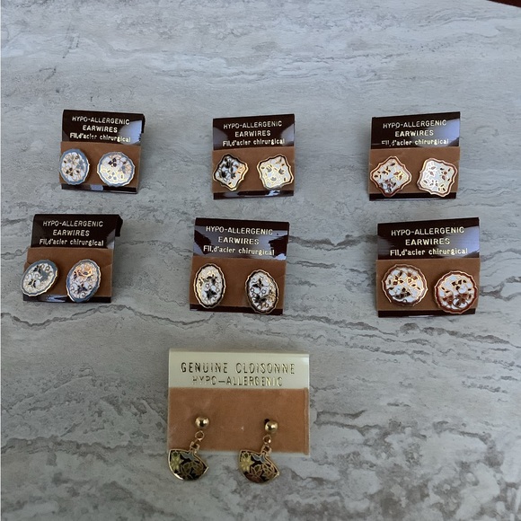 Vintage mini triquetra Cloisonné Earrings Studs - Picture 6 of 7